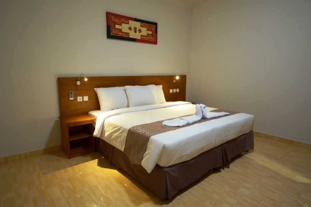 Oyo 3950 The Ratna Hotel Kuta  Ngoại thất bức ảnh