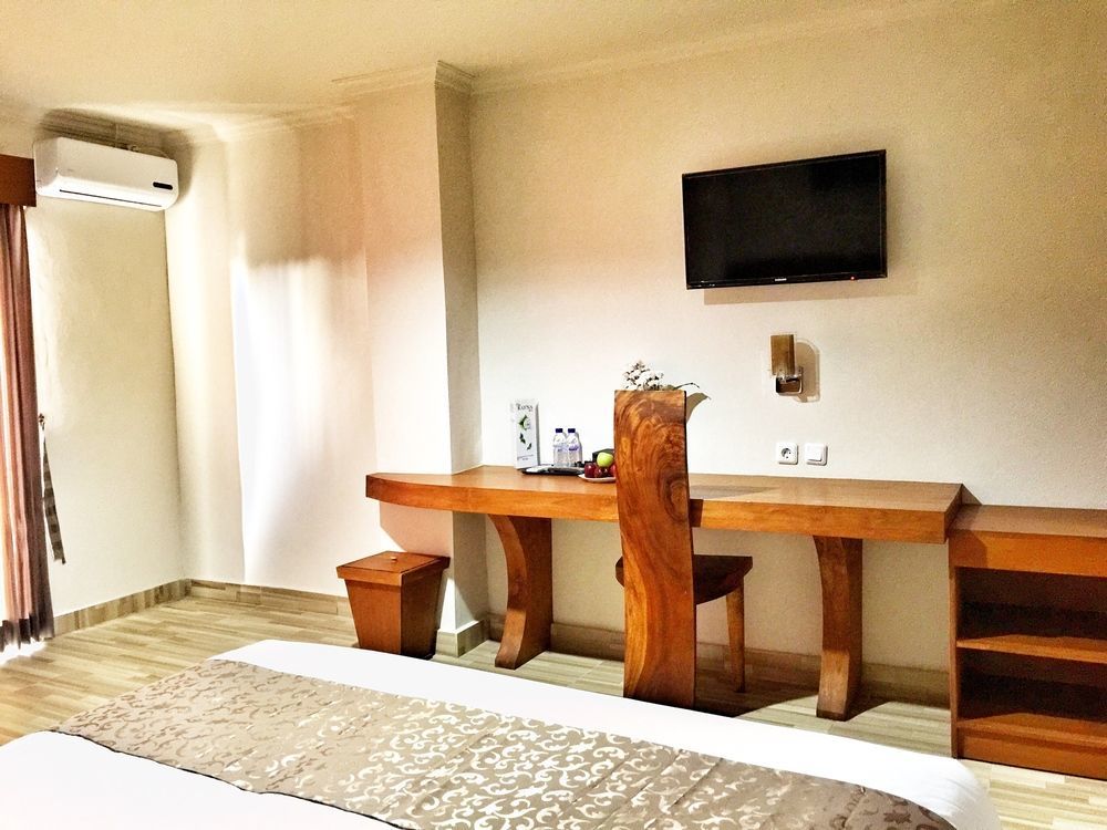Oyo 3950 The Ratna Hotel Kuta  Ngoại thất bức ảnh