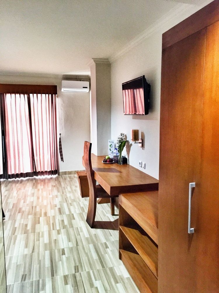 Oyo 3950 The Ratna Hotel Kuta  Ngoại thất bức ảnh
