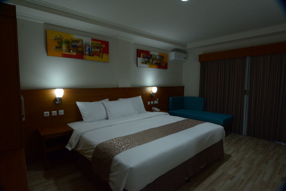 Oyo 3950 The Ratna Hotel Kuta  Ngoại thất bức ảnh