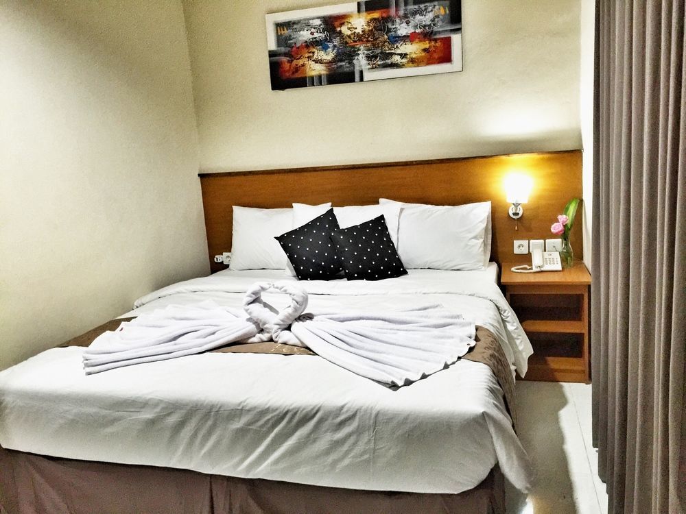 Oyo 3950 The Ratna Hotel Kuta  Ngoại thất bức ảnh