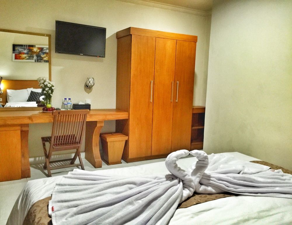 Oyo 3950 The Ratna Hotel Kuta  Ngoại thất bức ảnh