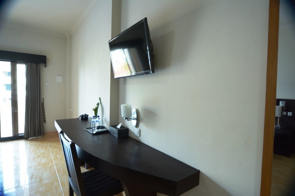 Oyo 3950 The Ratna Hotel Kuta  Ngoại thất bức ảnh