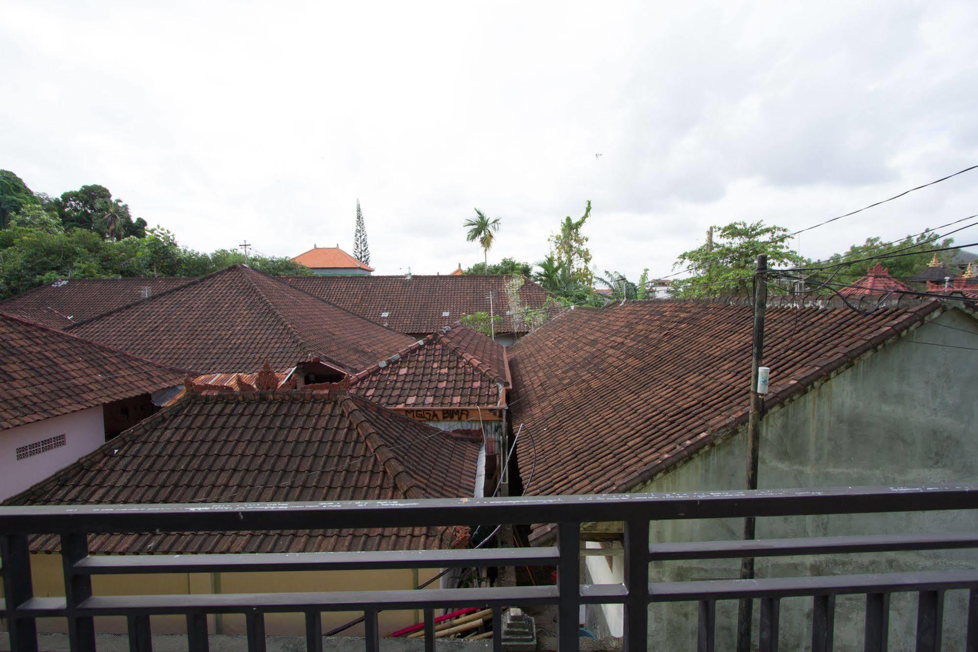 Oyo 3950 The Ratna Hotel Kuta  Ngoại thất bức ảnh