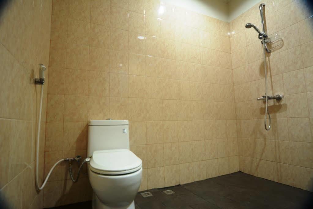 Oyo 3950 The Ratna Hotel Kuta  Ngoại thất bức ảnh